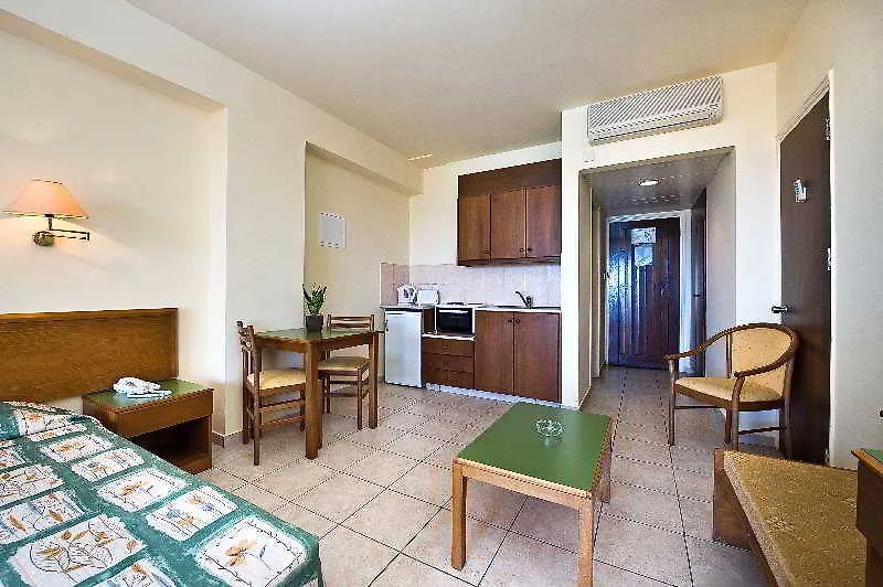 Ramada Hotel & Suites By Wyndham Αγία Νάπα Κύπρος