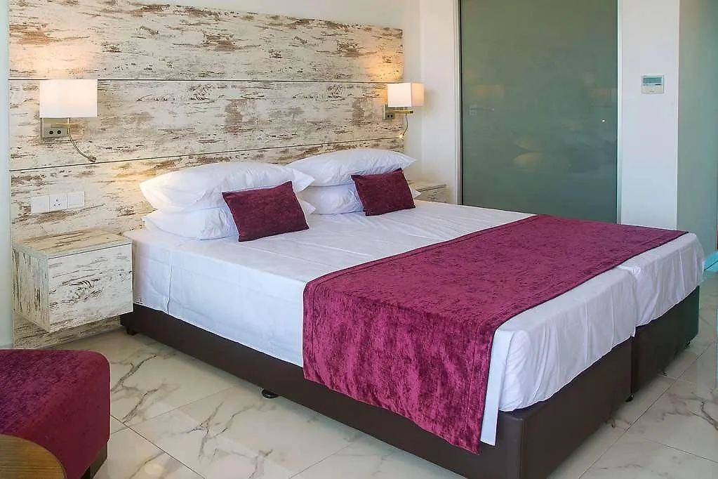 Ramada Hotel & Suites By Wyndham Αγία Νάπα