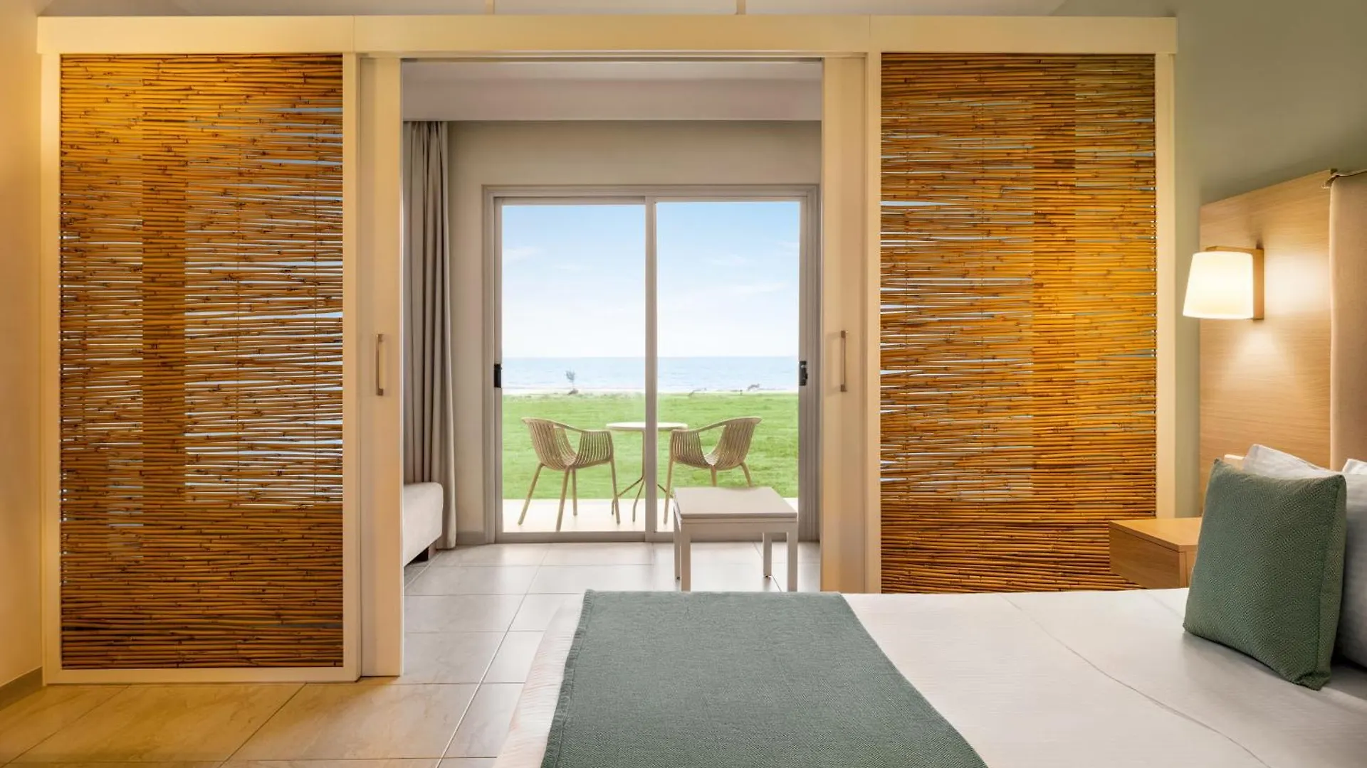 Ramada Hotel & Suites By Wyndham Αγία Νάπα