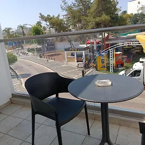 κάντε κράτηση εδώ