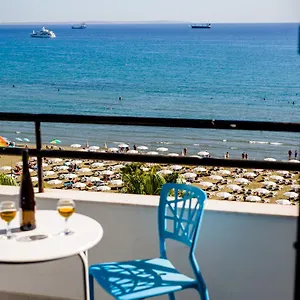 κάντε κράτηση εδώ