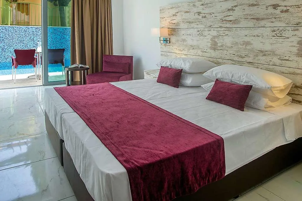 Ramada Hotel & Suites By Wyndham Айя-Напа 4*,