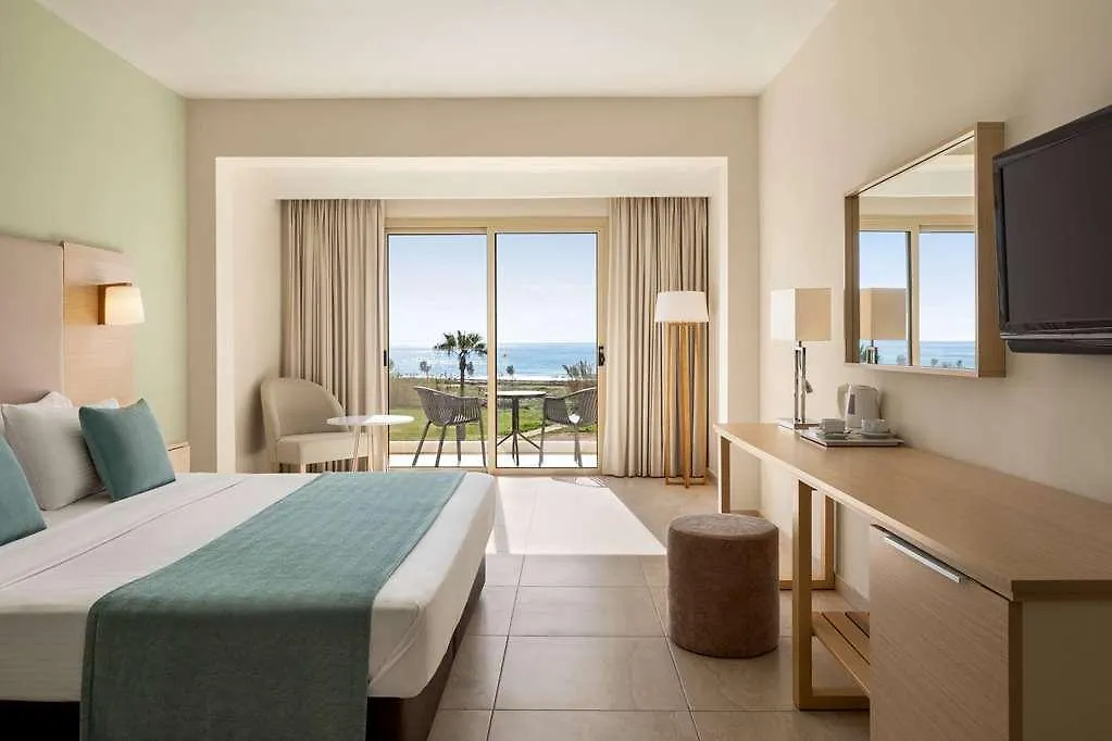 Ramada Hotel & Suites By Wyndham Айя-Напа