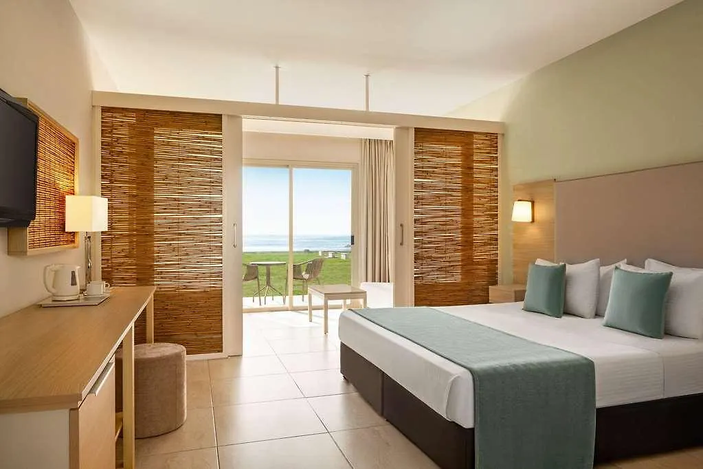 Ramada Hotel & Suites By Wyndham Айя-Напа